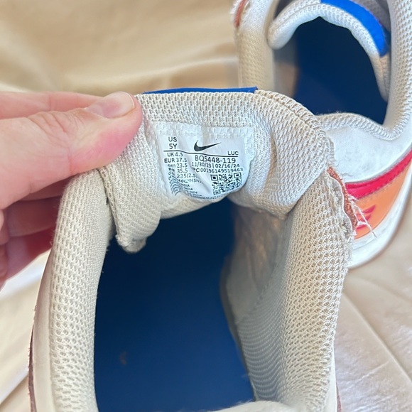 Nike Vibrant Orange and White Shoes - Picture 4 of 4